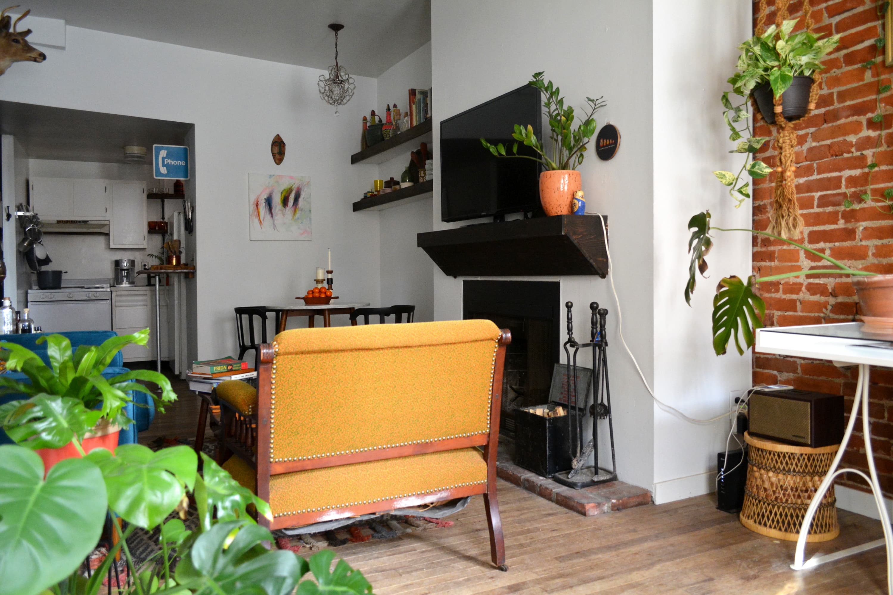 House Tour A 550 Square Foot Philadelphia Rental Apartment Therapy